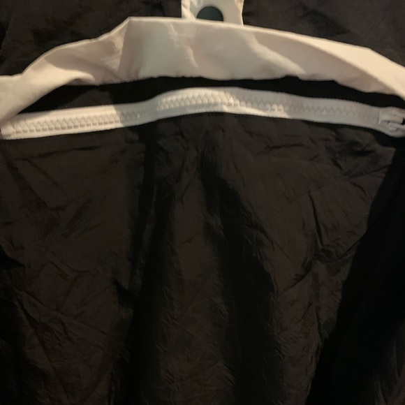 Victoria’s Secret PINK windbreaker - Picture 3 of 6